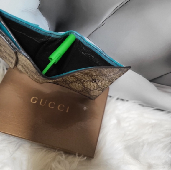 AUTHENTIC FULL INCLUSION GUCCI COMPACT WALLET - Picture 8 of 10